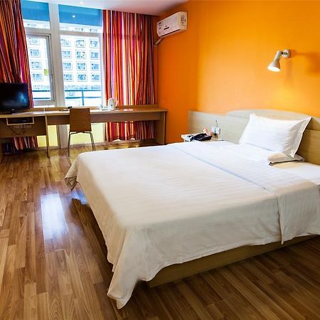 7Days Inn Chengdu North Railway Station Экстерьер фото