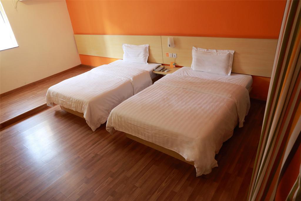 7Days Inn Chengdu North Railway Station Экстерьер фото