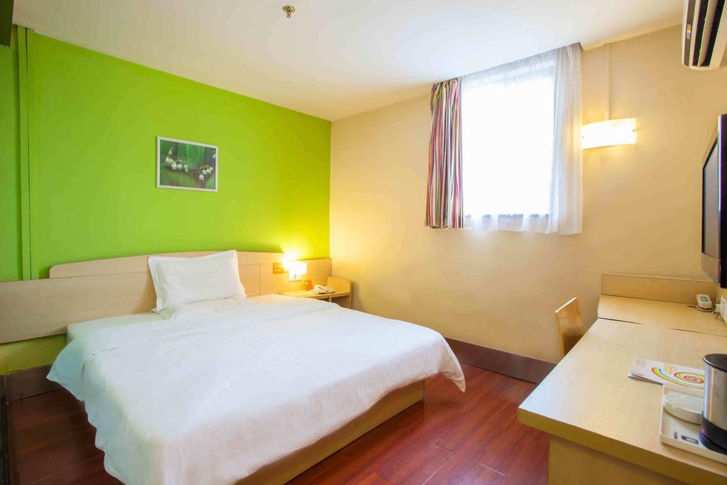 7Days Inn Chengdu North Railway Station Экстерьер фото
